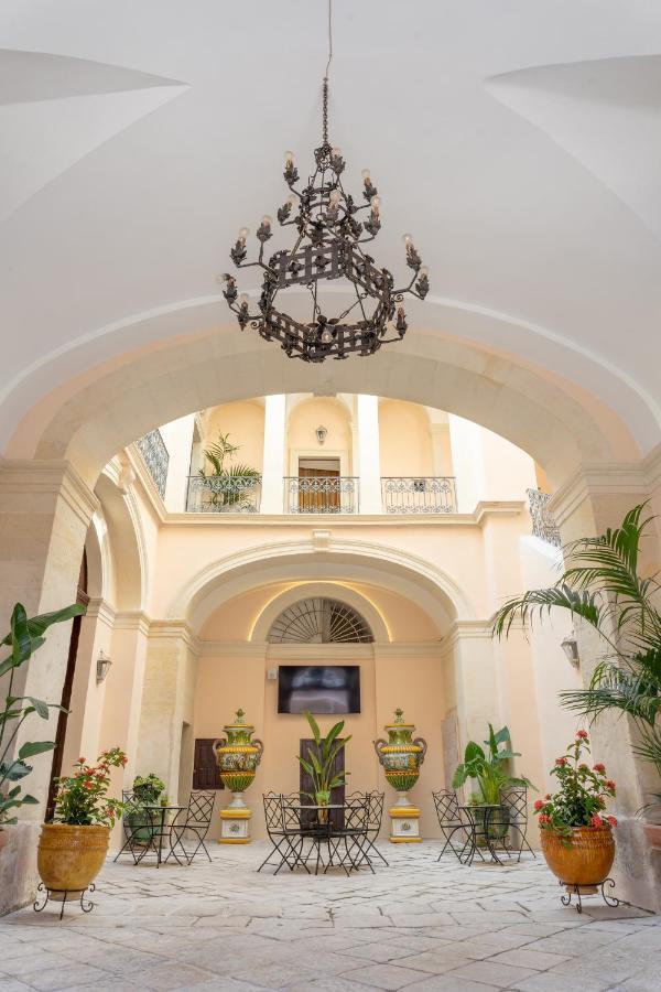 Отель Il Cavaliere Al Borgo Antico Копертино Экстерьер фото