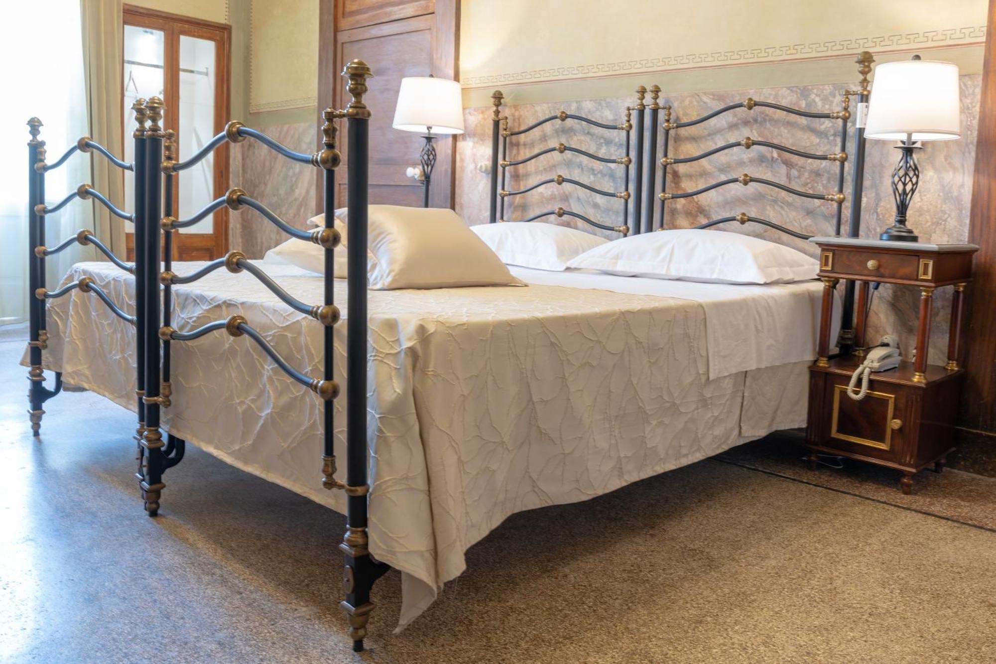 Отель Il Cavaliere Al Borgo Antico Копертино Экстерьер фото
